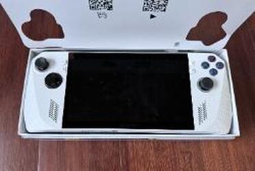 ASUS ASUS ROG Ally 7" 120Hz FHD 1080p Gaming Handheld - AMD Ryzen Z1 Processor 512 GB